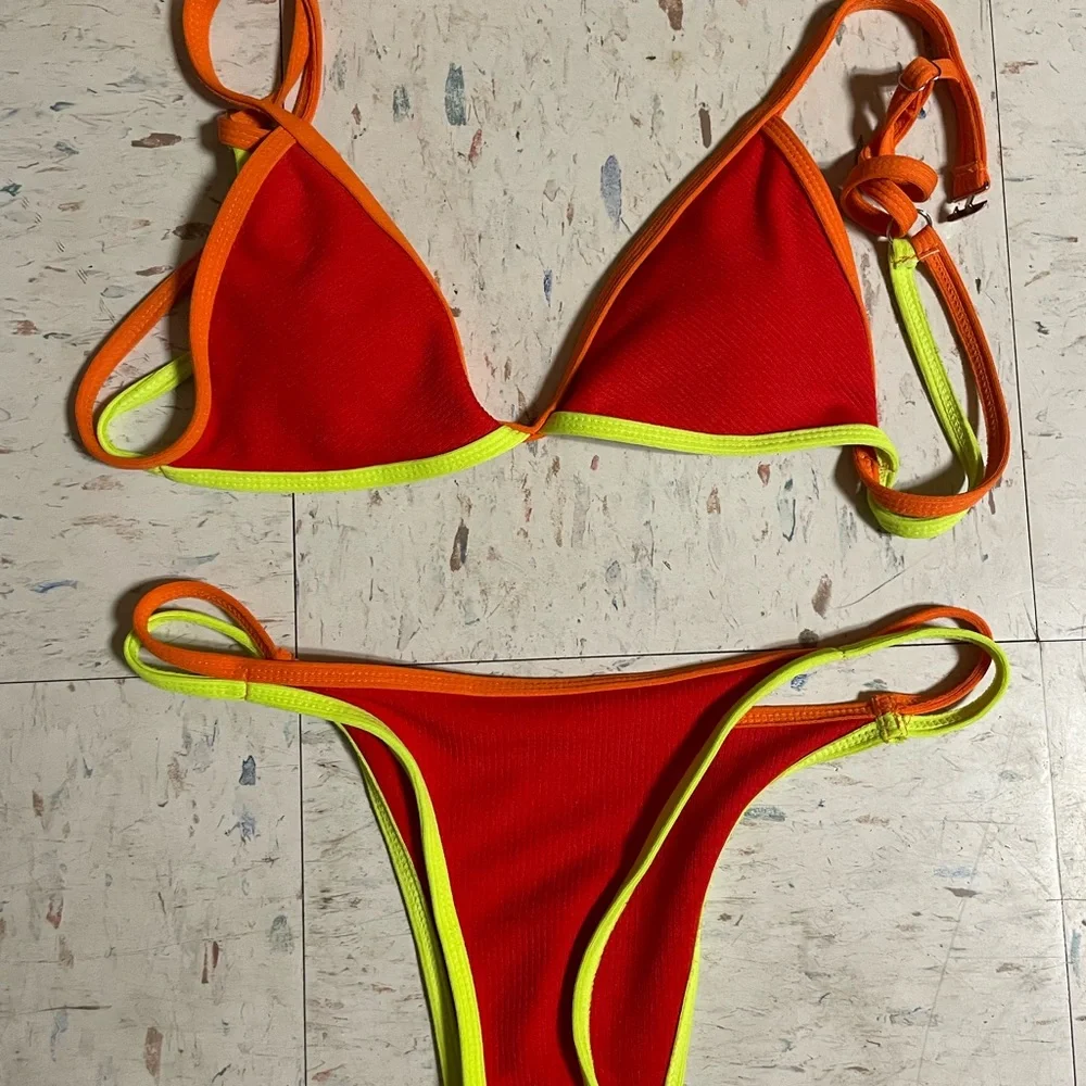 Neon bikini - Picture 1 of 1